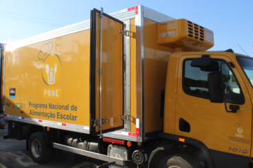 Roseira recebe caminhão frigorífico para transporte da merenda escolar