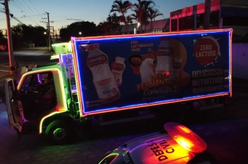 Carreata de Natal da Comevap encanta crianças em Roseira