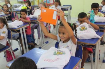 Prefeitura e Educação fazem entrega de kit escolar 