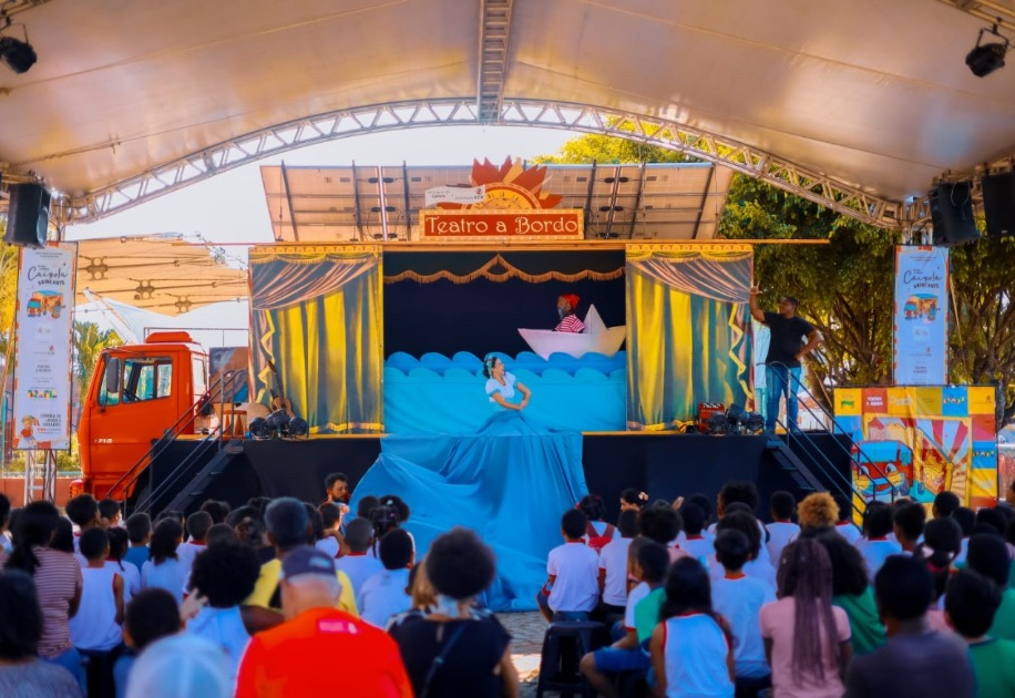 Teatro a Bordo chega em Roseira trazendo cinema, contação de histórias e teatro