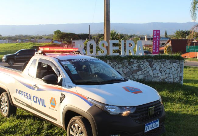 Defesa Civil de Roseira recebe viatura nova e kit de emergência